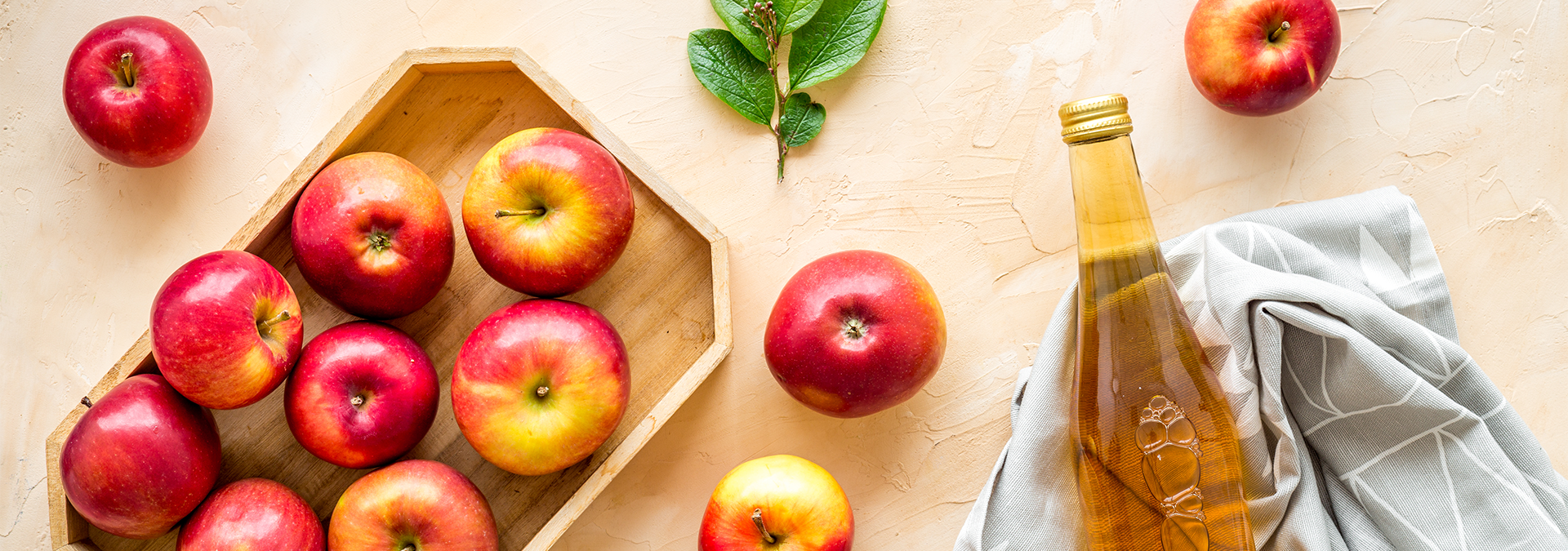 Raw and pure apple cider vinegar with the mother